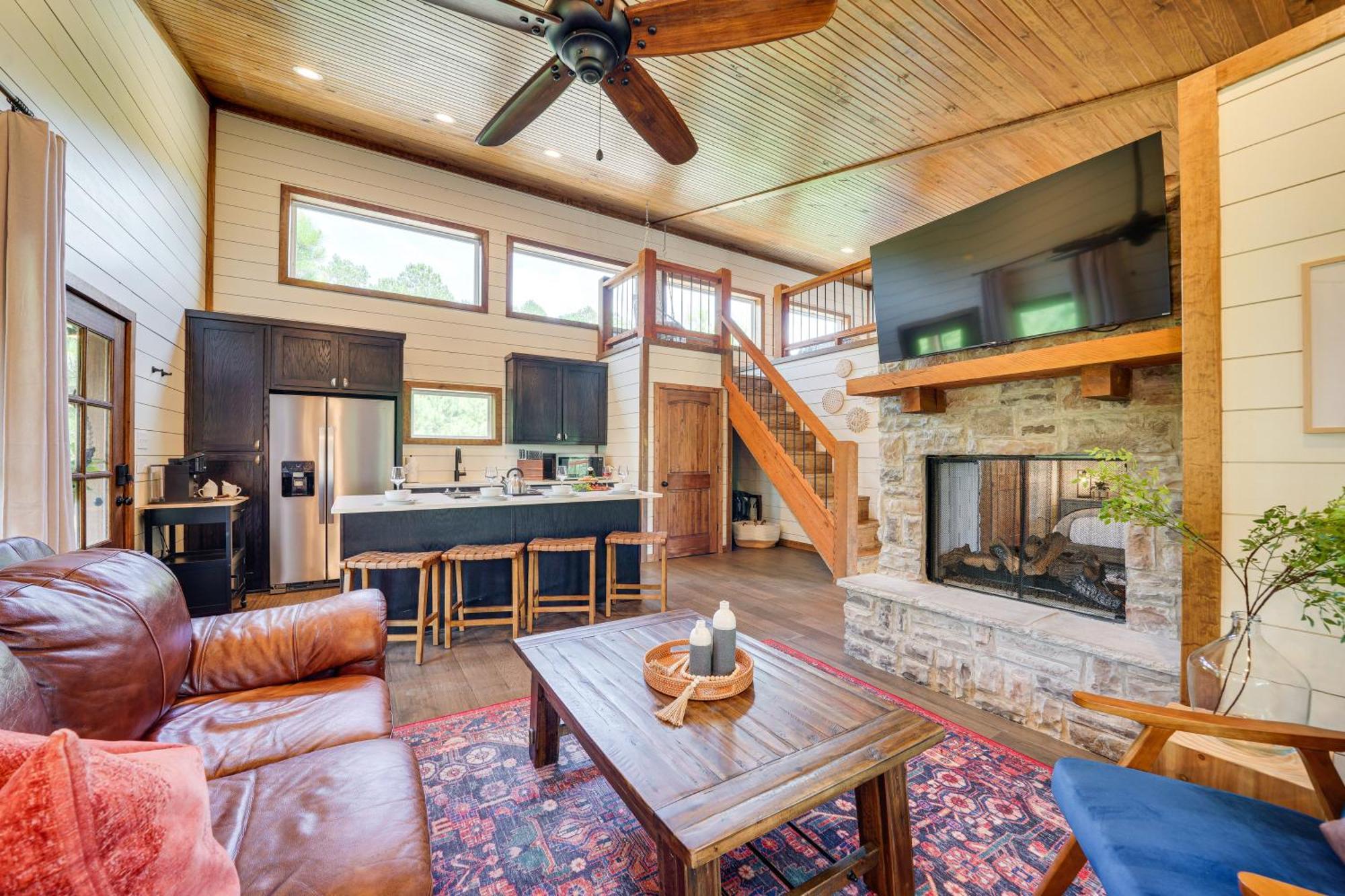 Tree-Lined Broken Bow Studio With Private Hot Tub! Exterior photo