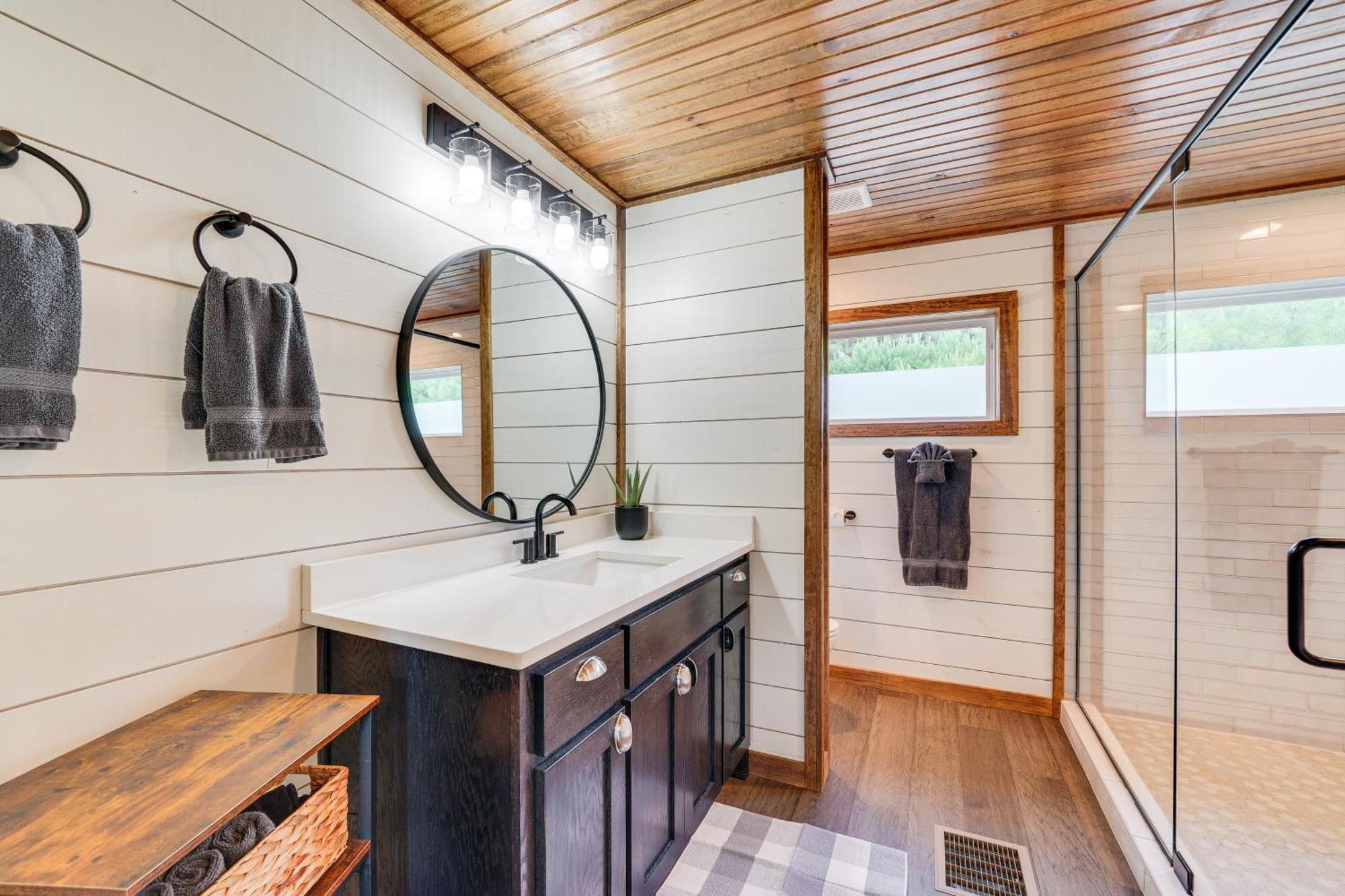 Tree-Lined Broken Bow Studio With Private Hot Tub! Exterior photo