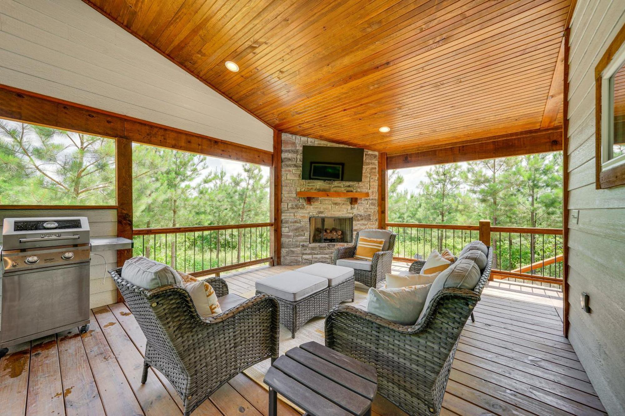 Tree-Lined Broken Bow Studio With Private Hot Tub! Exterior photo
